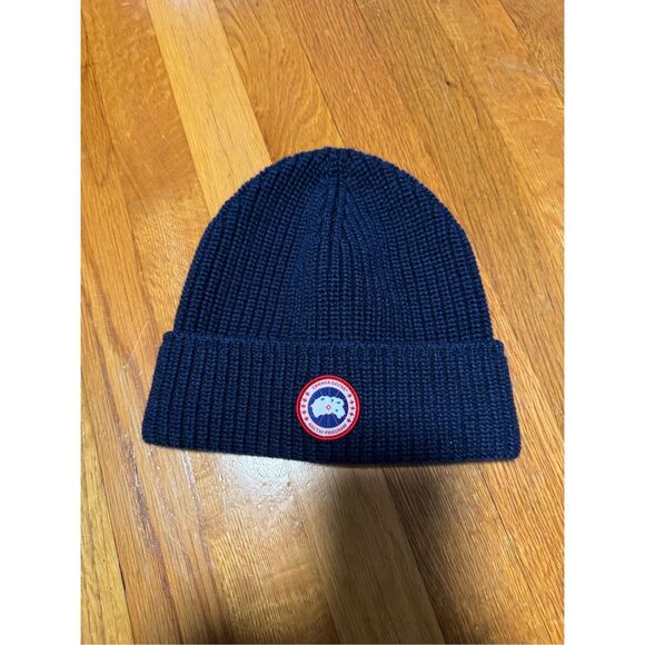 Grey Canada Goose Beanie - 100% Authentic - Picture 1 of 6